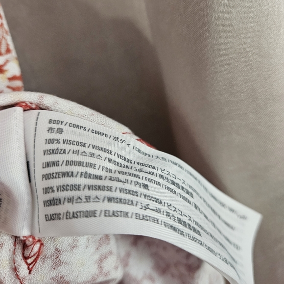 NWOT Abercrombie & Fitch red & white floral smocked fit & flare dress Womens Med - Picture 8 of 8